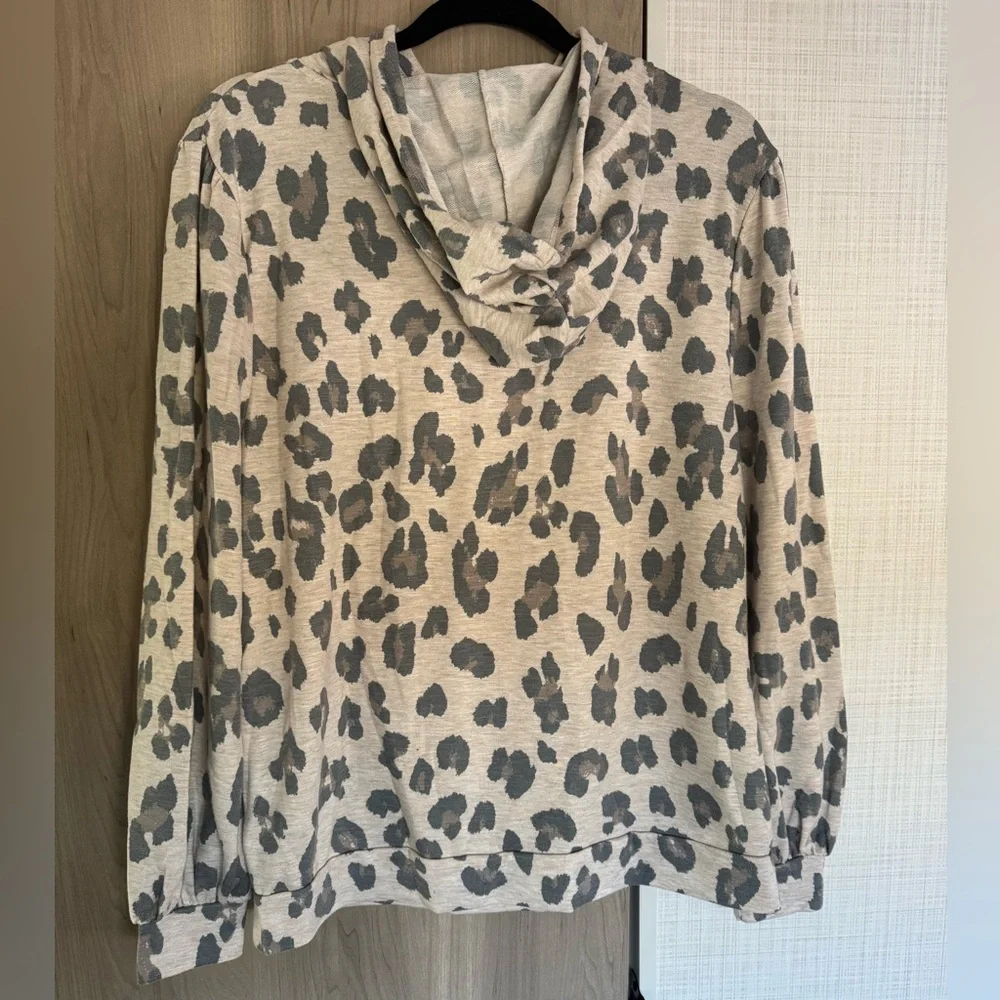 Scoop | Women’s Leopard Print French Terry Hoodie | Size M - Picture 10 of 12